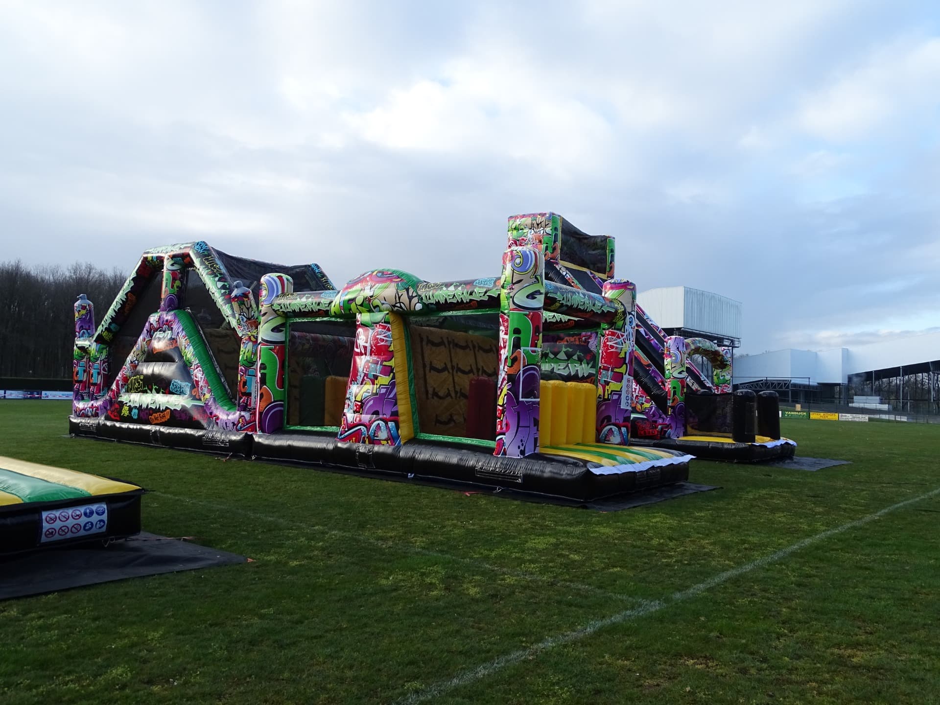Graffiti run 14m Springkastelen Winter - outdoor Jumperke