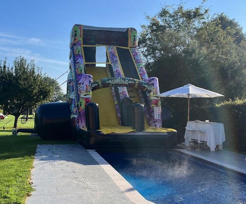 Graffiti 14 basejump XXL slide AAN ZWEMBAD Hindernisbanen 1 deel Jumperke