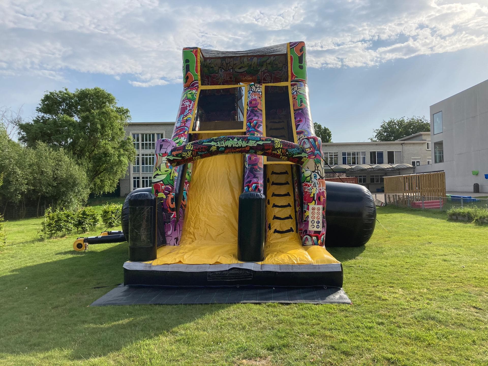 Basejump XXL slide graffiti Attracties en spelen Basejump met glijbaan Jumperke