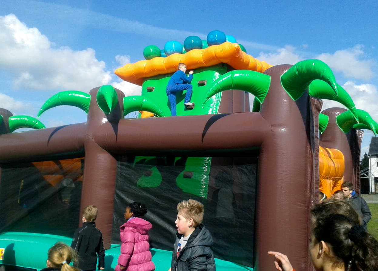 Dino run deel 4 klimtoren Hindernisbanen 1 deel Jumperke
